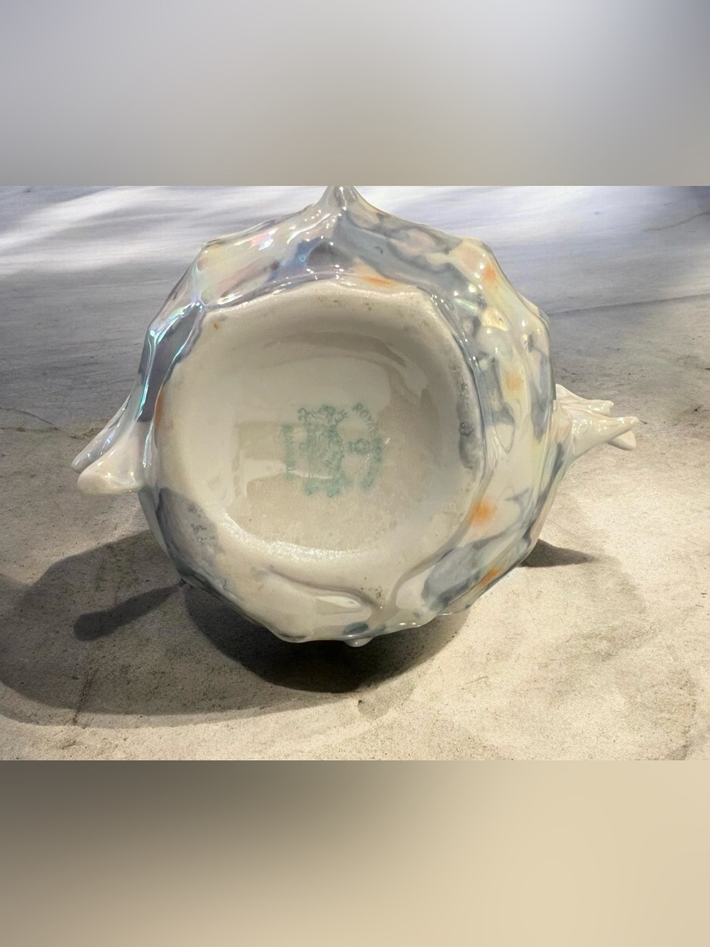 Vintage 1900 Royal Bayreuth Bavaria iridescent ceramic shell pitcher. - Picture 5 of 5